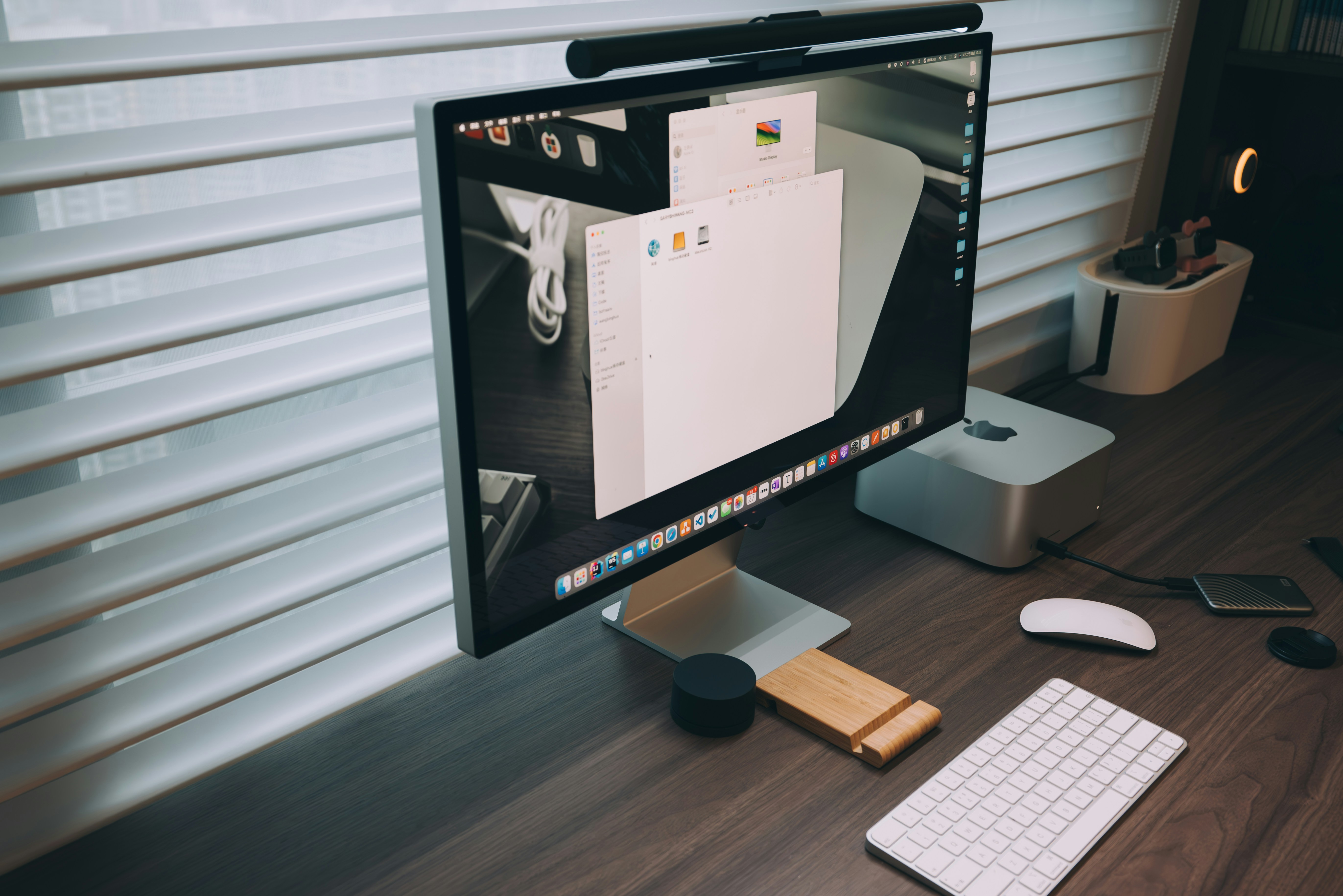 How to Customize Desktop Environments for Enhanced Productivity